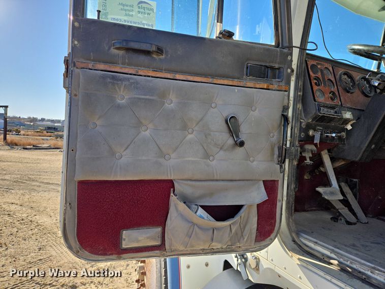 image for item EB1171 1994 International 9300 semi truck