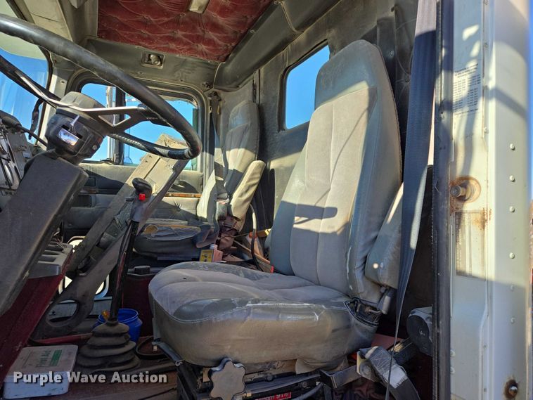 image for item EB1171 1994 International 9300 semi truck