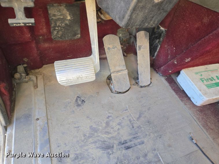 image for item EB1171 1994 International 9300 semi truck