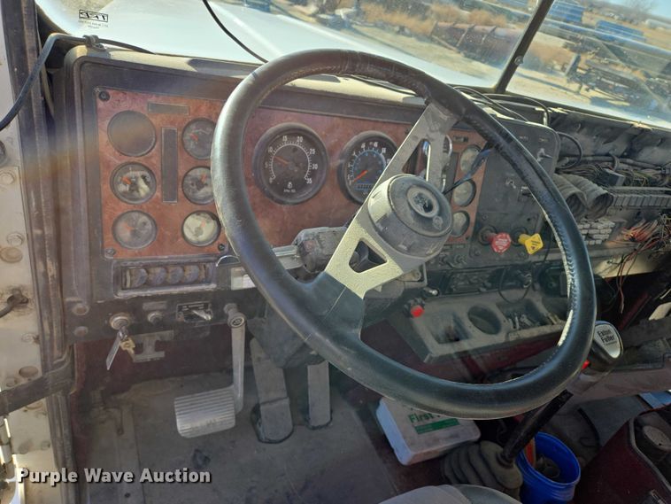 image for item EB1171 1994 International 9300 semi truck