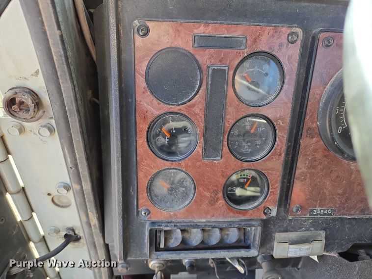 image for item EB1171 1994 International 9300 semi truck