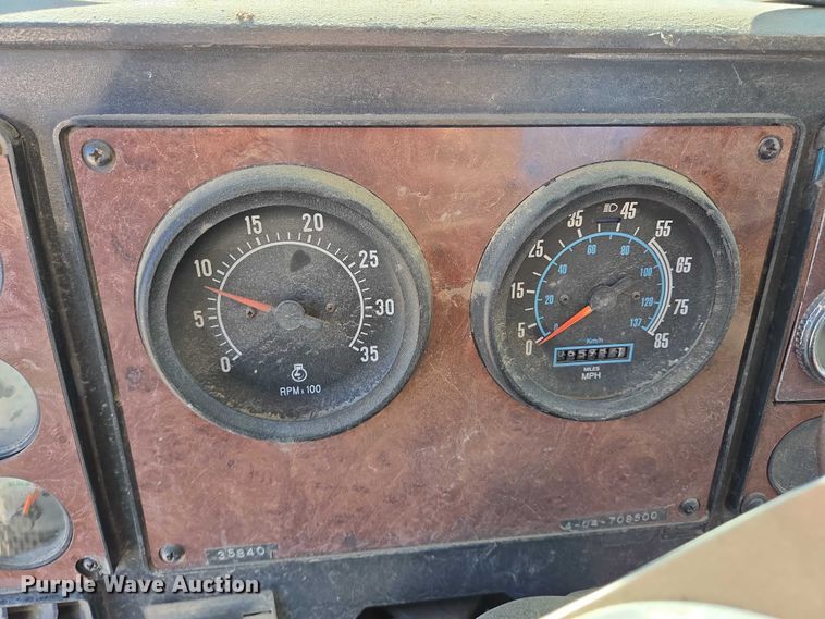 image for item EB1171 1994 International 9300 semi truck