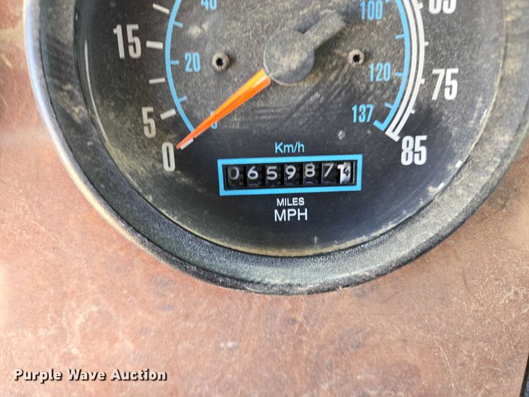 image for item EB1171 1994 International 9300 semi truck