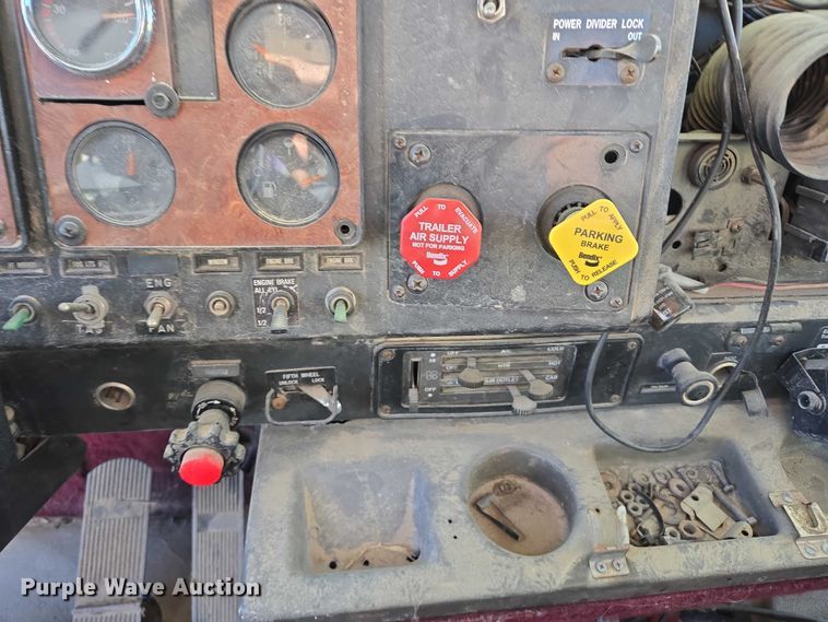 image for item EB1171 1994 International 9300 semi truck