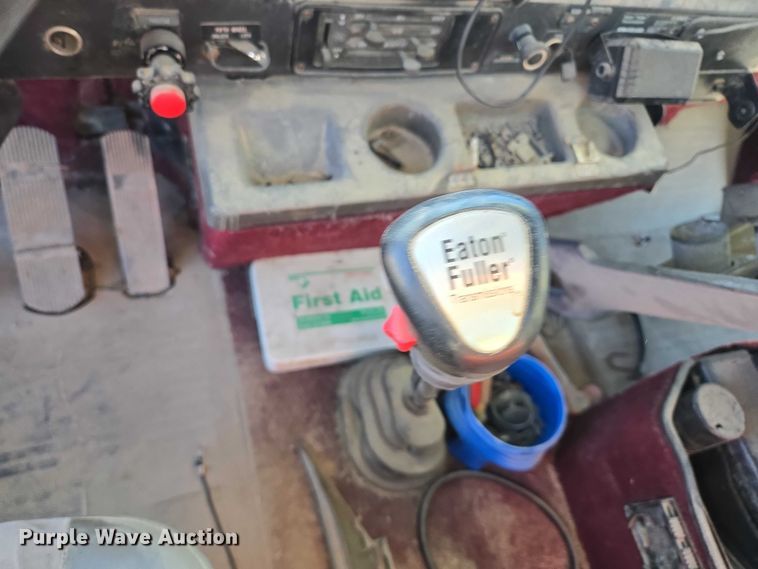 image for item EB1171 1994 International 9300 semi truck