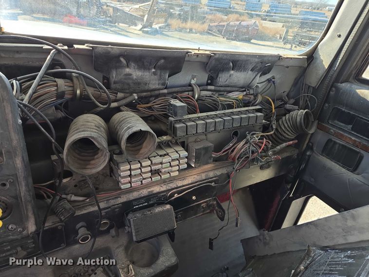 image for item EB1171 1994 International 9300 semi truck