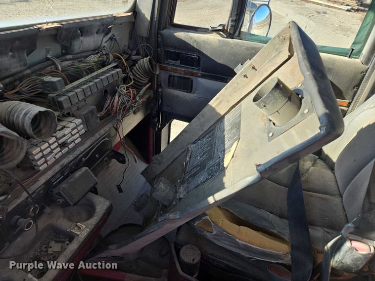 image for item EB1171 1994 International 9300 semi truck