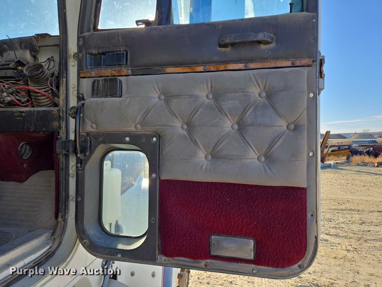 image for item EB1171 1994 International 9300 semi truck