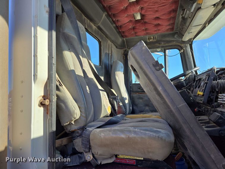 image for item EB1171 1994 International 9300 semi truck