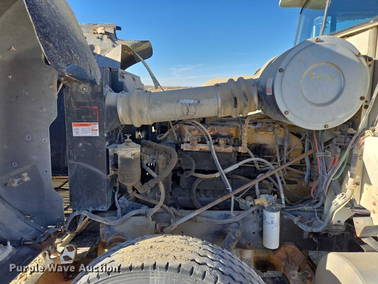 image for item EB1171 1994 International 9300 semi truck