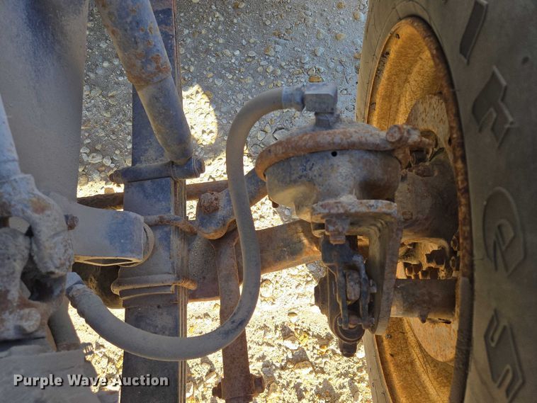 image for item EB1171 1994 International 9300 semi truck