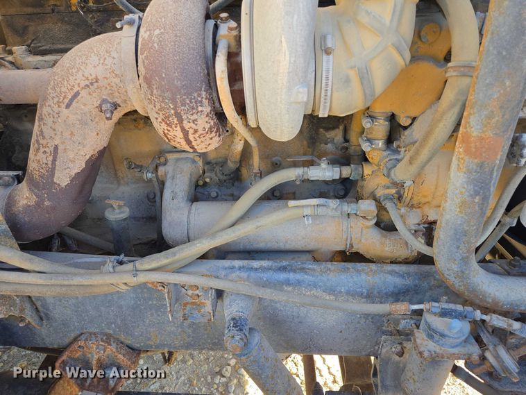 image for item EB1171 1994 International 9300 semi truck