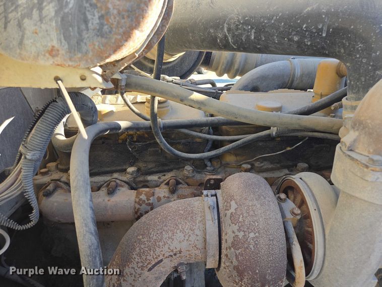 image for item EB1171 1994 International 9300 semi truck