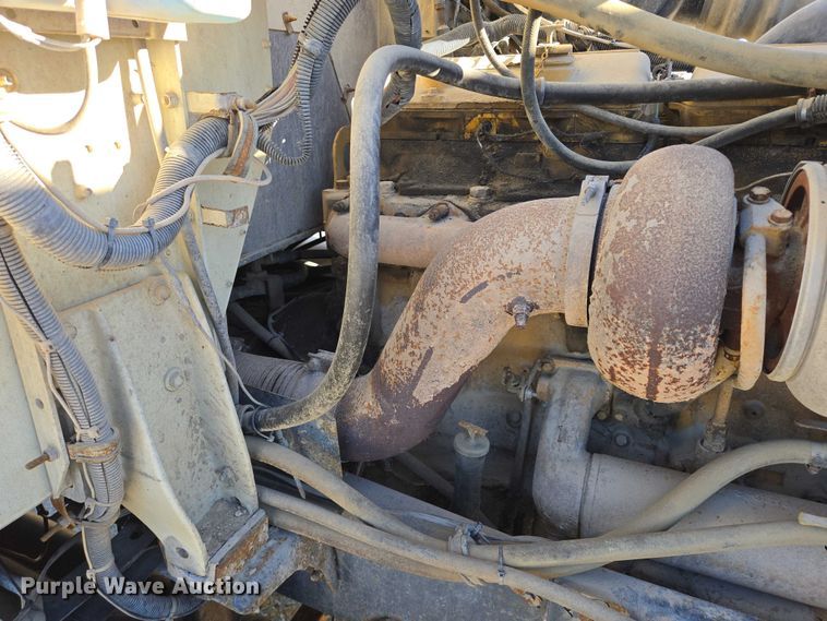 image for item EB1171 1994 International 9300 semi truck