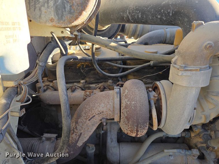 image for item EB1171 1994 International 9300 semi truck