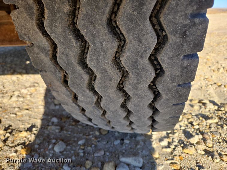 image for item EB1171 1994 International 9300 semi truck