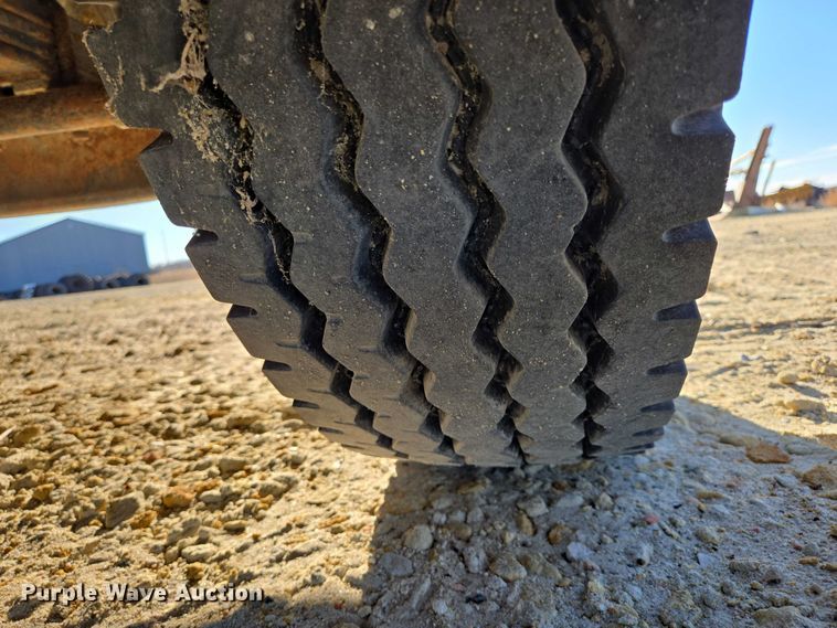 image for item EB1171 1994 International 9300 semi truck