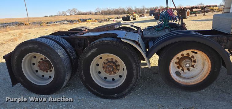 image for item EB1171 1994 International 9300 semi truck