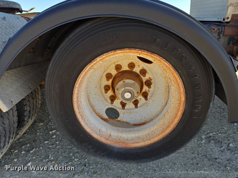 image for item EB1171 1994 International 9300 semi truck