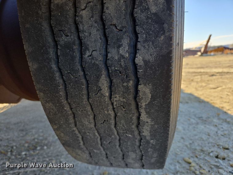 image for item EB1171 1994 International 9300 semi truck