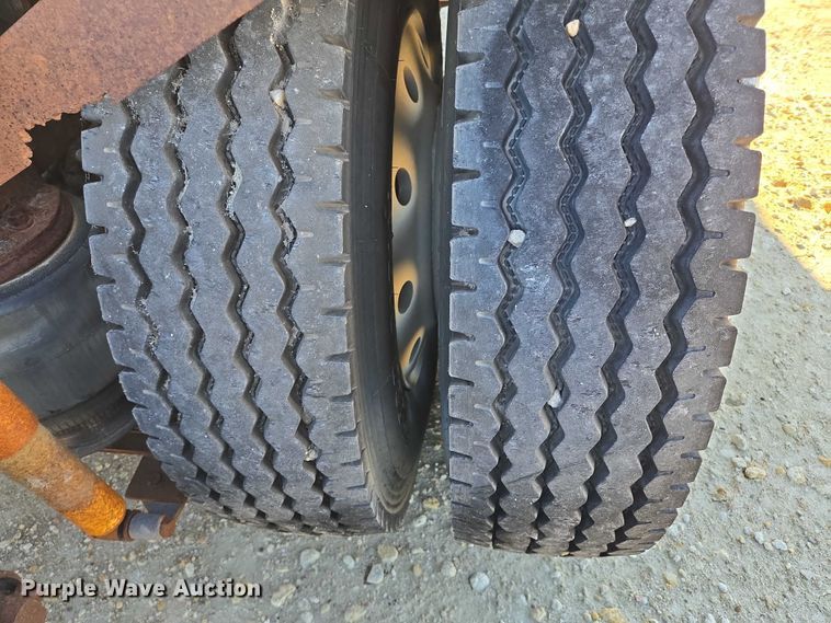 image for item EB1171 1994 International 9300 semi truck