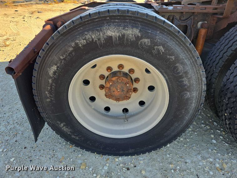 image for item EB1171 1994 International 9300 semi truck