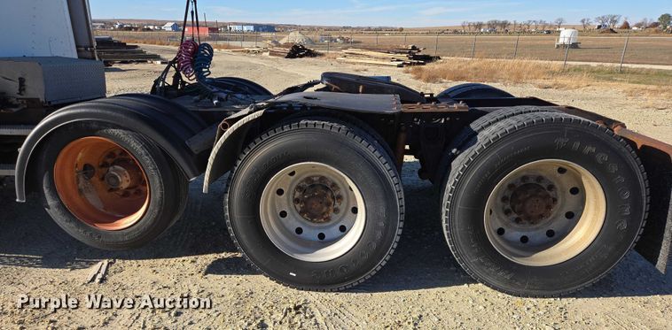 image for item EB1171 1994 International 9300 semi truck