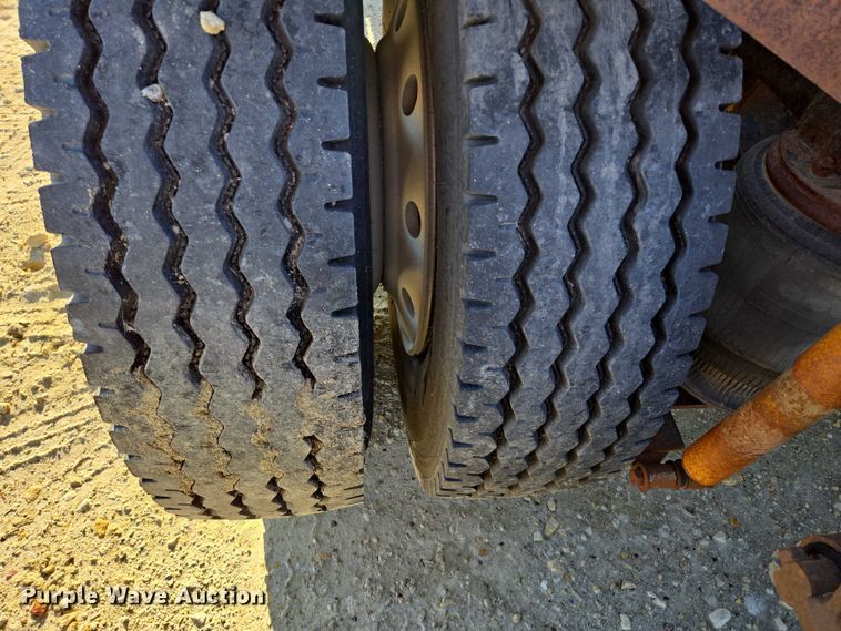 image for item EB1171 1994 International 9300 semi truck