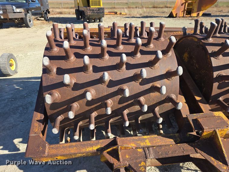 image for item EB1176 WM Bros sheepsfoot roller compactor