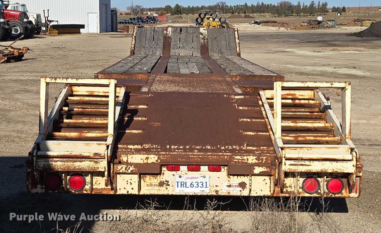 image for item EB1177 1981 Wisconsin 3100-30S equipment trailer