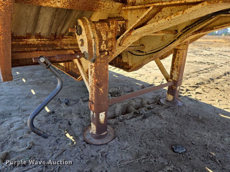 image for item EB1177 1981 Wisconsin 3100-30S equipment trailer