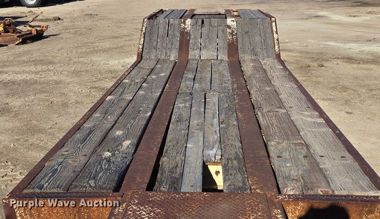 image for item EB1177 1981 Wisconsin 3100-30S equipment trailer