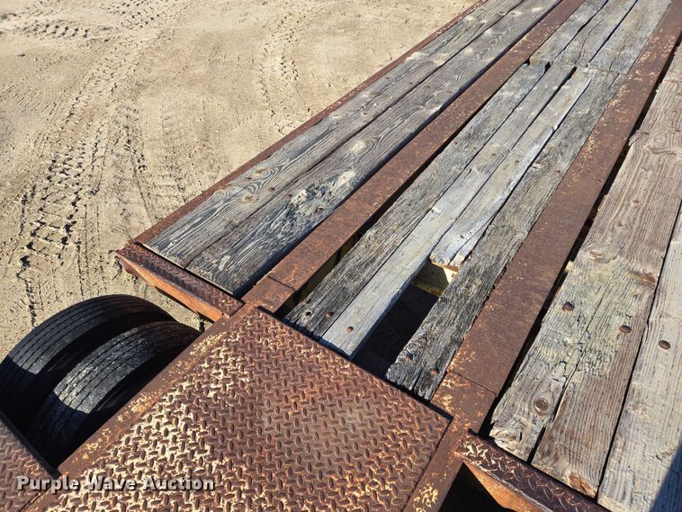 image for item EB1177 1981 Wisconsin 3100-30S equipment trailer