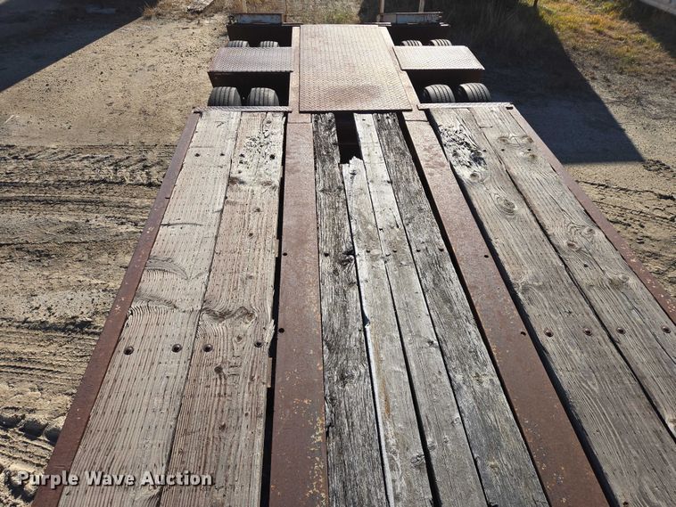 image for item EB1177 1981 Wisconsin 3100-30S equipment trailer