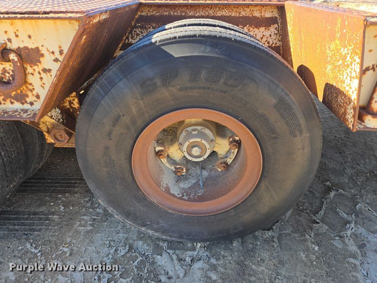 image for item EB1177 1981 Wisconsin 3100-30S equipment trailer
