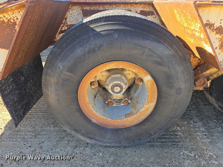 image for item EB1177 1981 Wisconsin 3100-30S equipment trailer