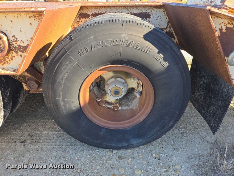 image for item EB1177 1981 Wisconsin 3100-30S equipment trailer