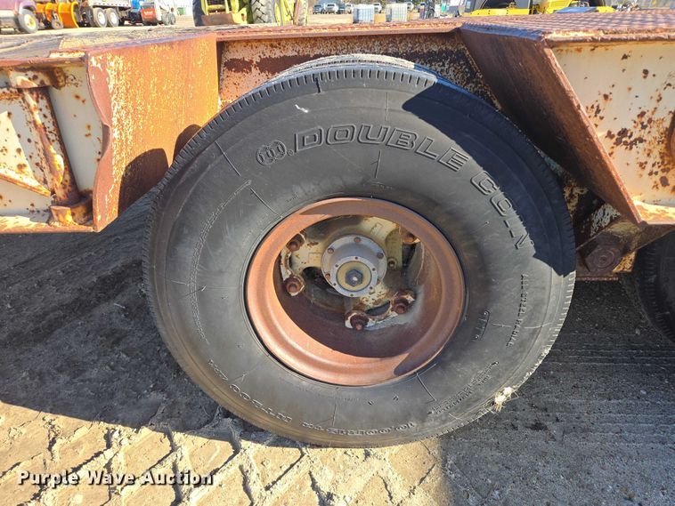 image for item EB1177 1981 Wisconsin 3100-30S equipment trailer