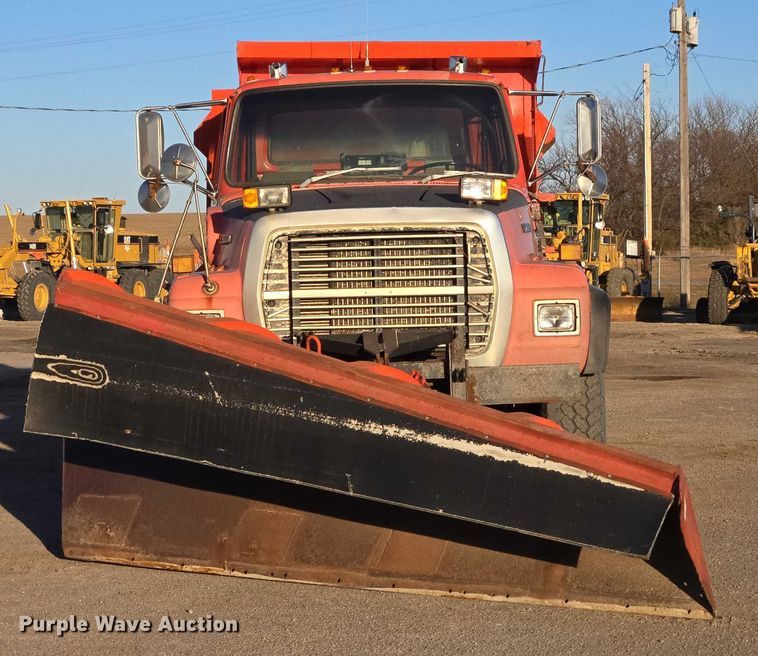 image for item EB1180 1992 Ford LT9000 dump truck