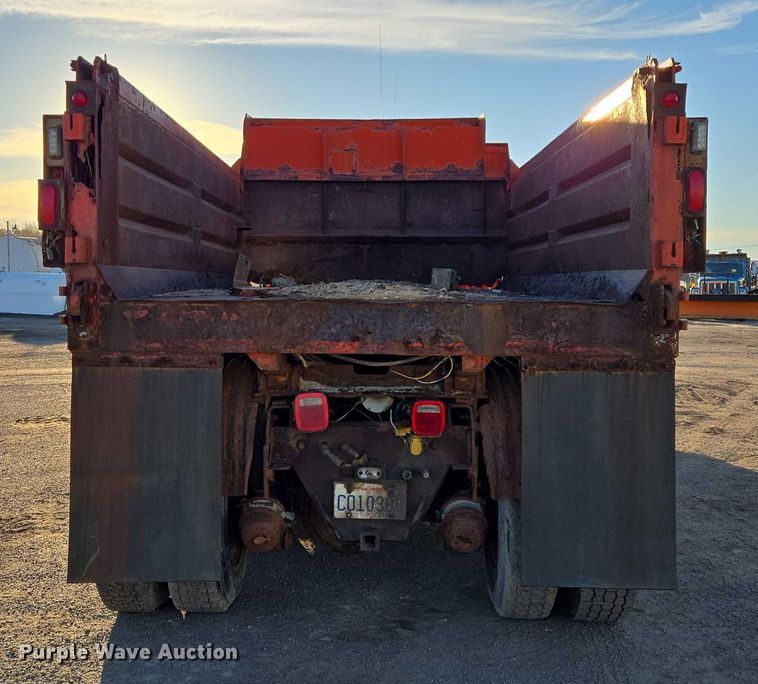 image for item EB1180 1992 Ford LT9000 dump truck