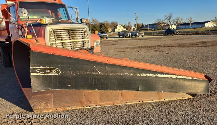 image for item EB1180 1992 Ford LT9000 dump truck