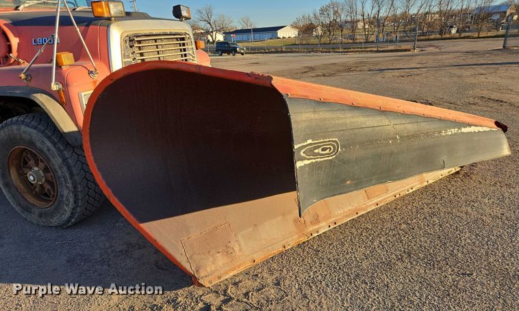 image for item EB1180 1992 Ford LT9000 dump truck