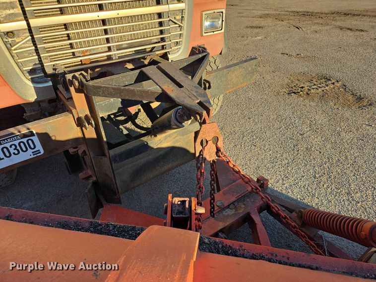 image for item EB1180 1992 Ford LT9000 dump truck