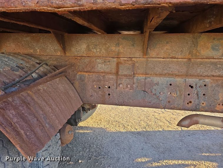 image for item EB1180 1992 Ford LT9000 dump truck