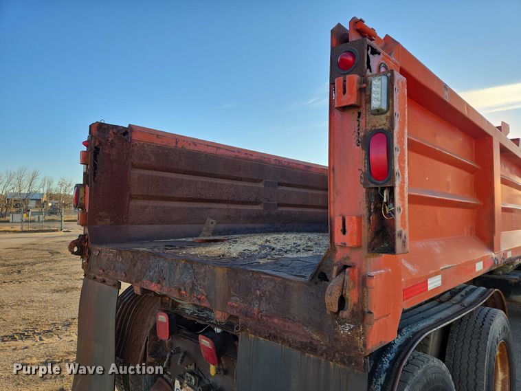image for item EB1180 1992 Ford LT9000 dump truck