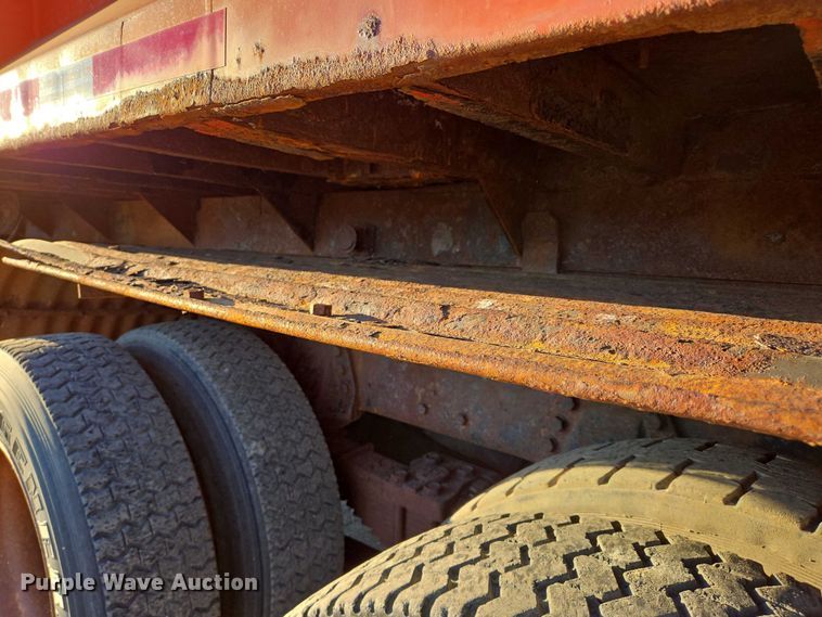 image for item EB1180 1992 Ford LT9000 dump truck