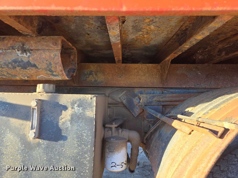 image for item EB1180 1992 Ford LT9000 dump truck