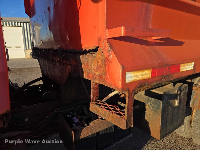 image for item EB1180 1992 Ford LT9000 dump truck