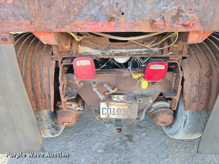 image for item EB1180 1992 Ford LT9000 dump truck