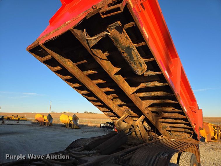 image for item EB1180 1992 Ford LT9000 dump truck